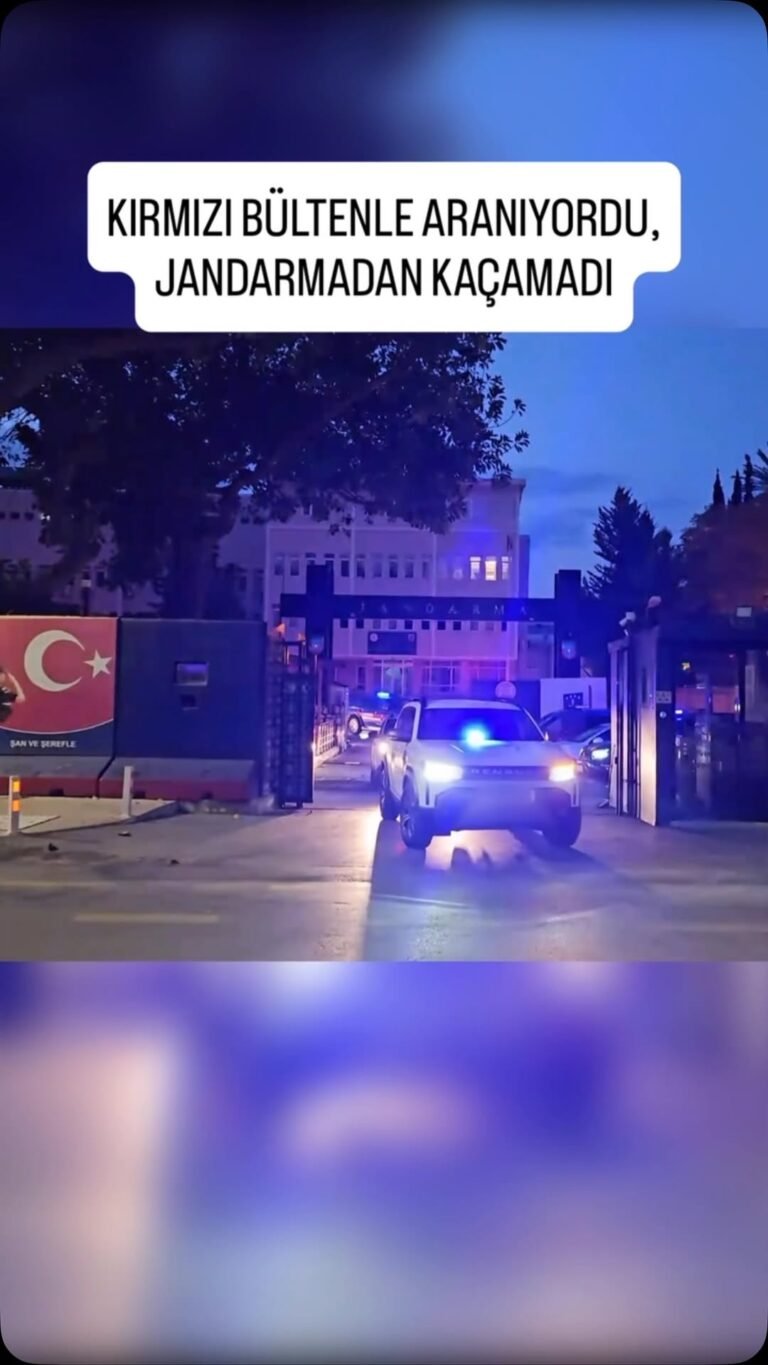 Tarsus’ta Motosiklet ile Otomobil Çarpıştı: 2 Yaralı…