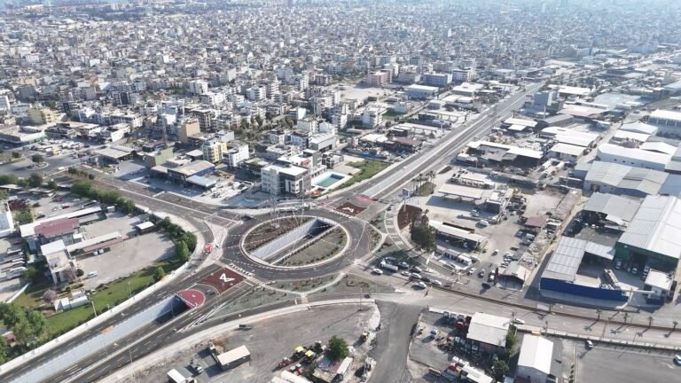 Tarsus Belediyesi Çöplü ve Yaramış Mahallelerinde Yol Çalışması Yaptı
