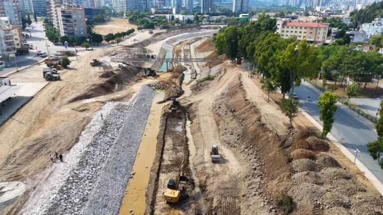 Mersin Büyükşehir Filenin Sultanları Avrupa Şampiyonluğunu Dev Ekranda Kutladı