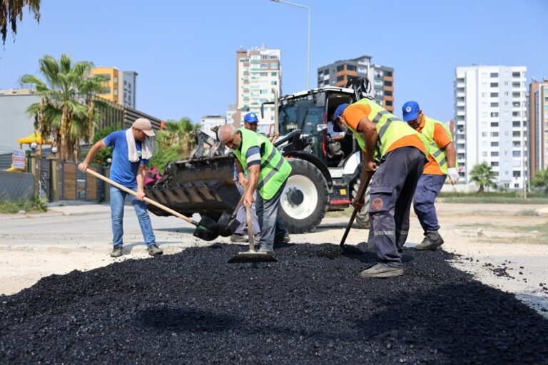 Mersin Büyükşehir Belediyesinden Genç Kızlara Duruşunla Güçlen Projesi Desteği